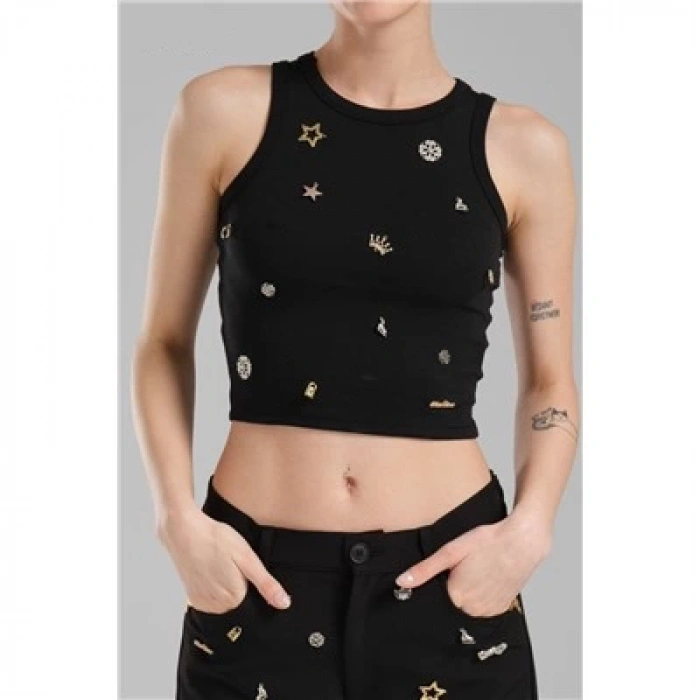 AKSESUARDETAYLI CROPTOP