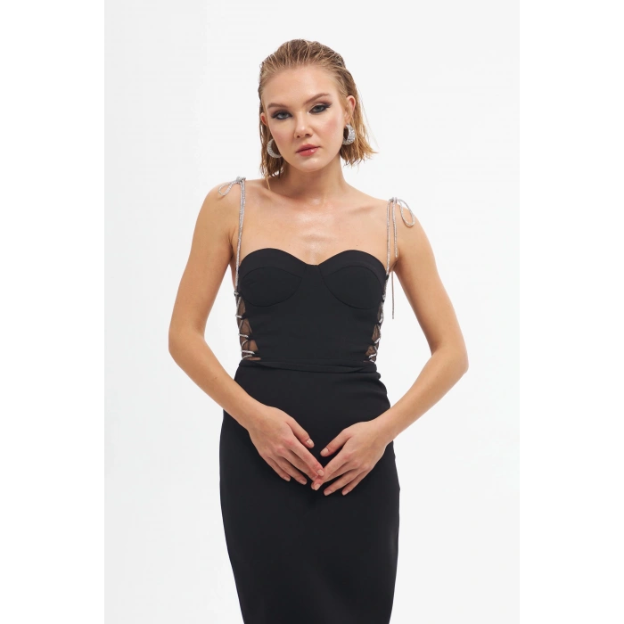 ASKILARI SİMLİ IŞILTILI KALP YAKA SİYAH ELBİSE