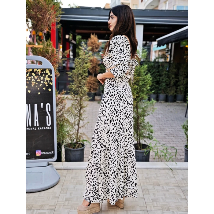 BEL DEKOLTELİ SİYAH BEYAZ ELBİSE