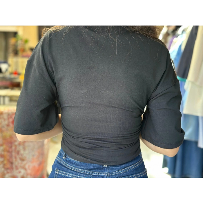 BELİ BÜZGÜLÜ SİYAH TİŞÖRT