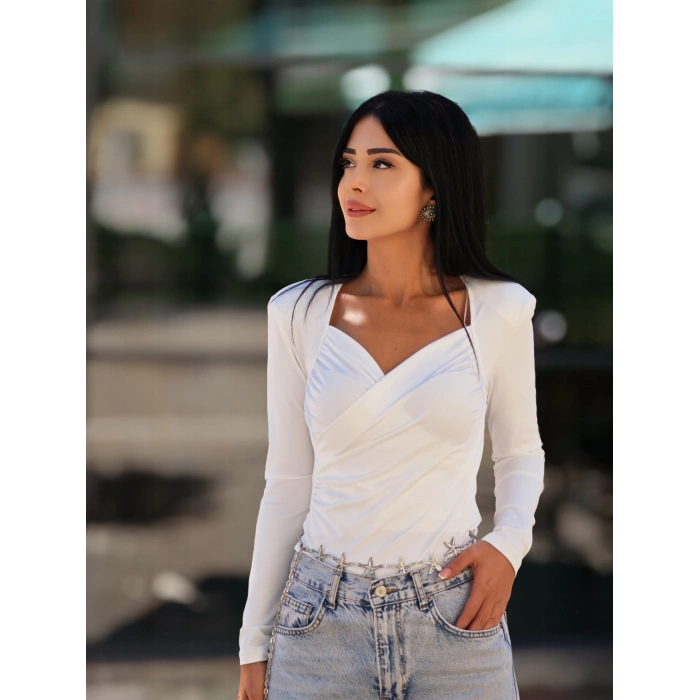 BEYAZ KRUVAZE YAKA DRAPELİ BLUZ