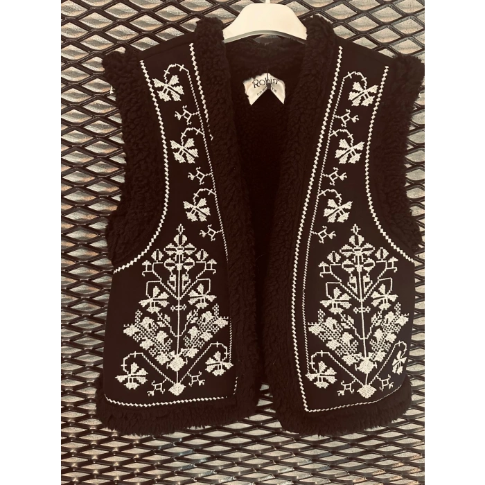 BEYAZ NAKIŞLI SİYAH KÜRKLÜ YELEK