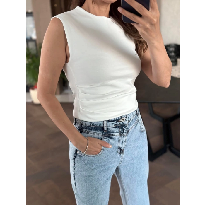 BEYAZ YANDAN PİLE DETAY TİŞÖRT