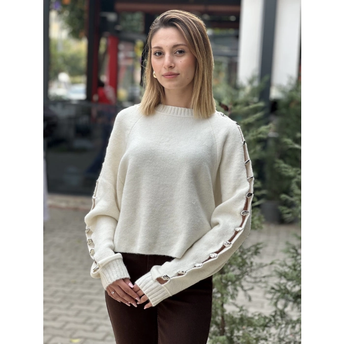 BİSİKLET YAKA KOLLARI AKSESUARLI EKRU KAZAK