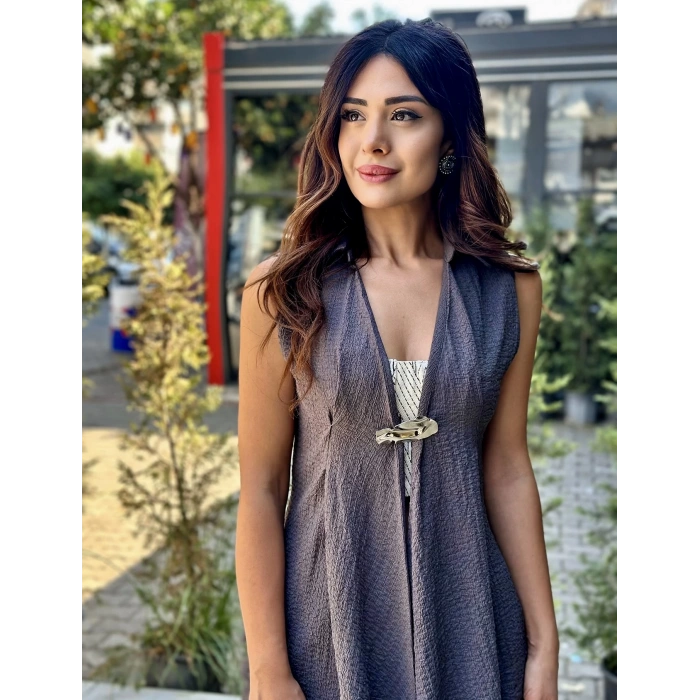 BROŞ DETAYLI UZUN YELEK PANTOLON TAKIM