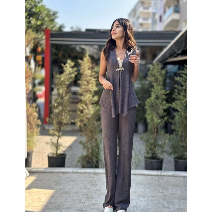 BROŞ DETAYLI UZUN YELEK PANTOLON TAKIM