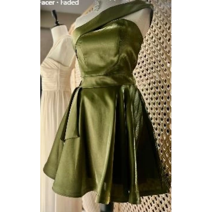 BROŞLU ASKILI ABİYE ELBİSE