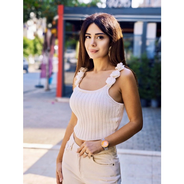 ÇİÇEK DETAYLI TRİKO BLUZ EKRU