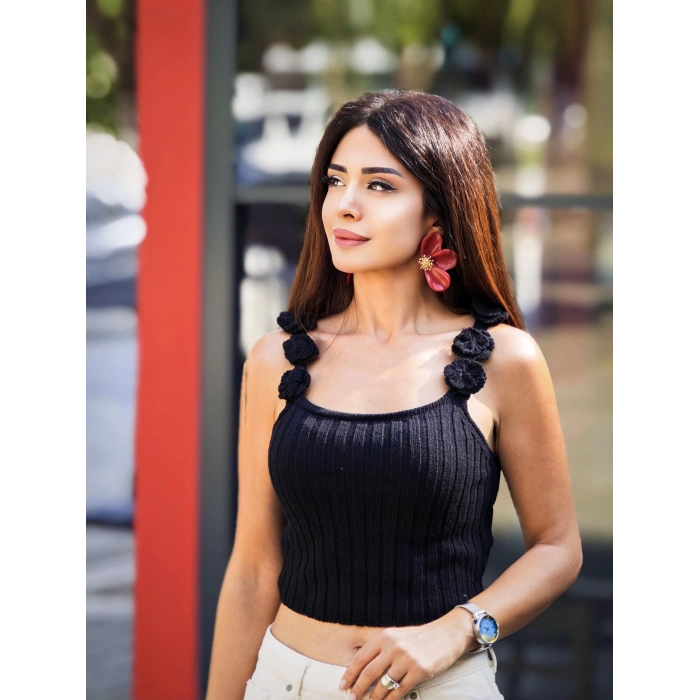 ÇİÇEK DETAYLI TRİKO BLUZ SİYAH