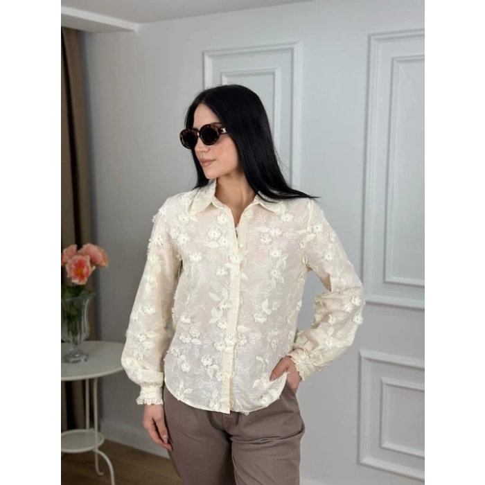 ÇİÇEK KABARTMALI GÖMLEK