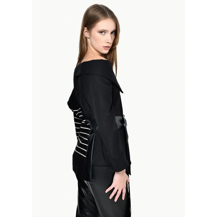 ÇİZGİLİ DERİ KEMERLİ TASARIM TRİKOLU GÖMLEK