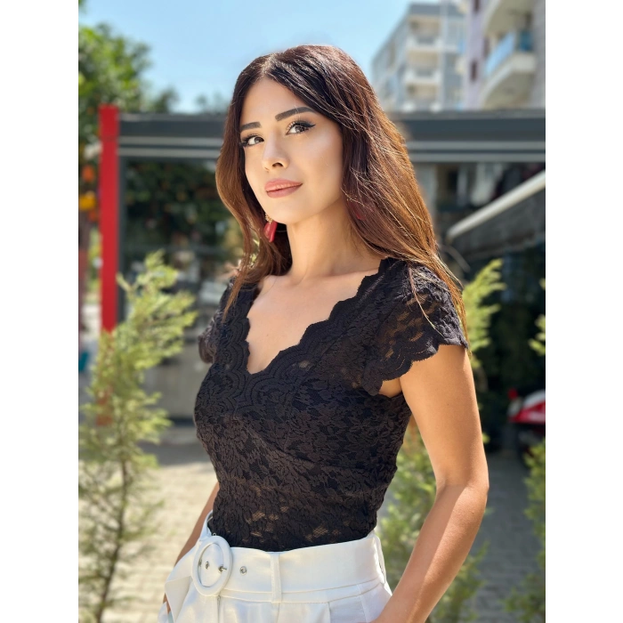 DANTEL LİKRALI BLUZ
