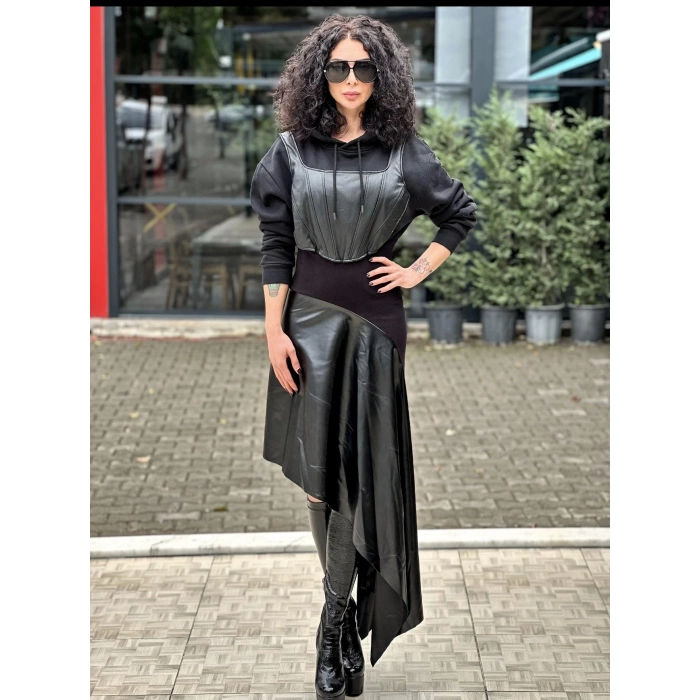 DERİ DETAY KAPUŞONLU ELBİSE