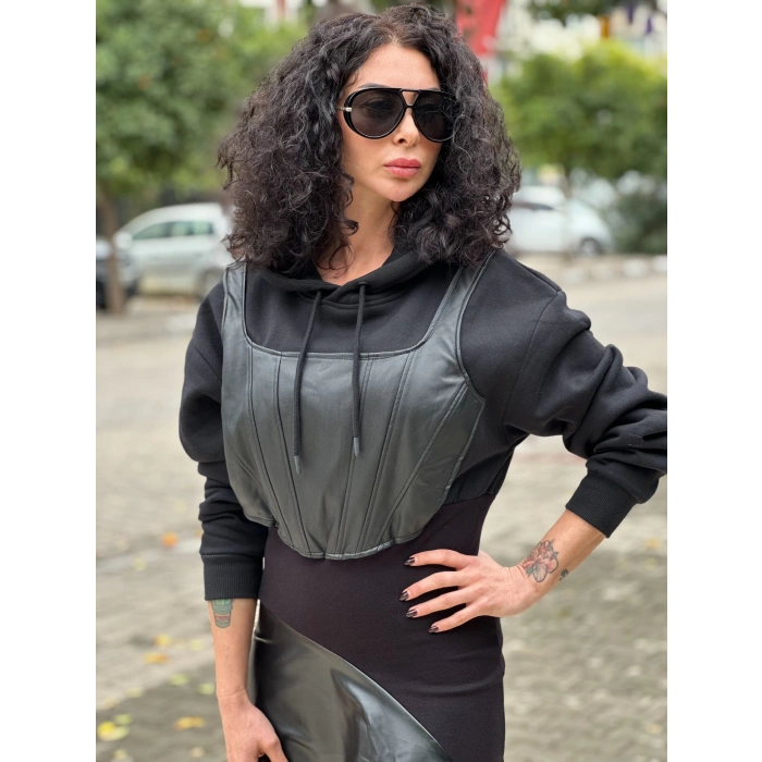 DERİ DETAY KAPUŞONLU ELBİSE