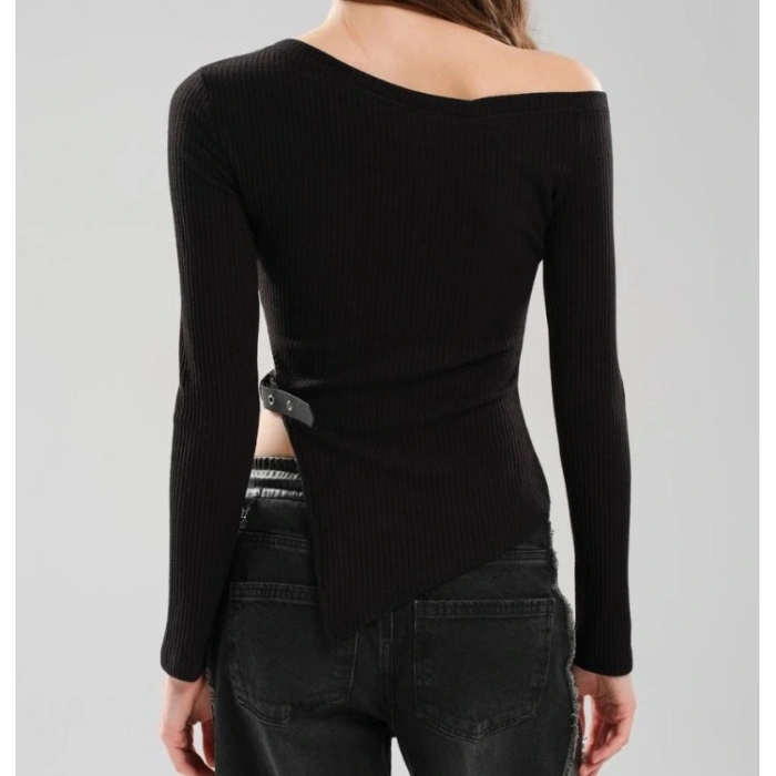 DERİ TOKA DETAY ASİMETRİK SİYAH BLUZ