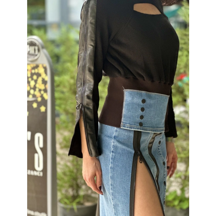 DERİ VE KOT DETAYLI KAPUŞONLU TRİKO