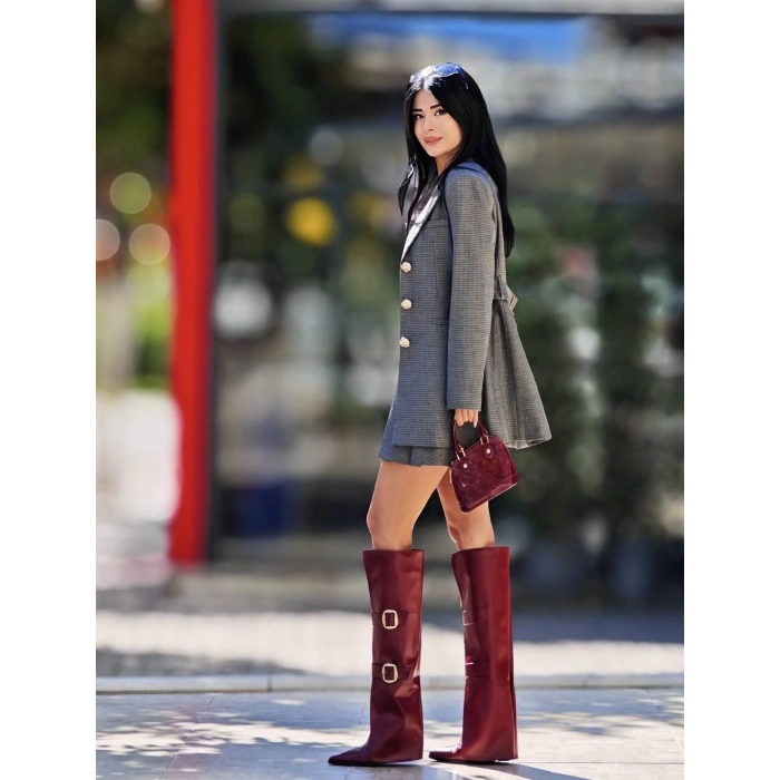 DÜĞMELİ BELE OTURAN CEKET