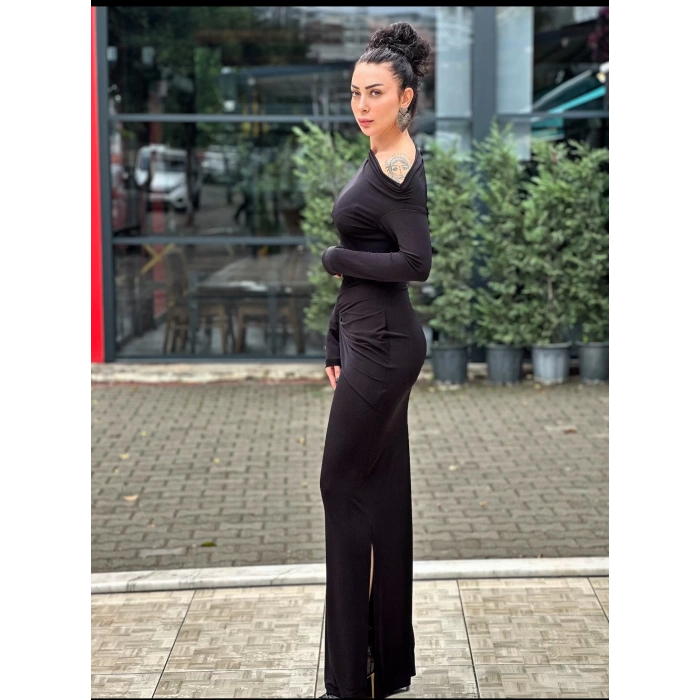 DÜŞÜK OMUZ YAN DÜĞÜMLÜ SİYAH ELBİSE
