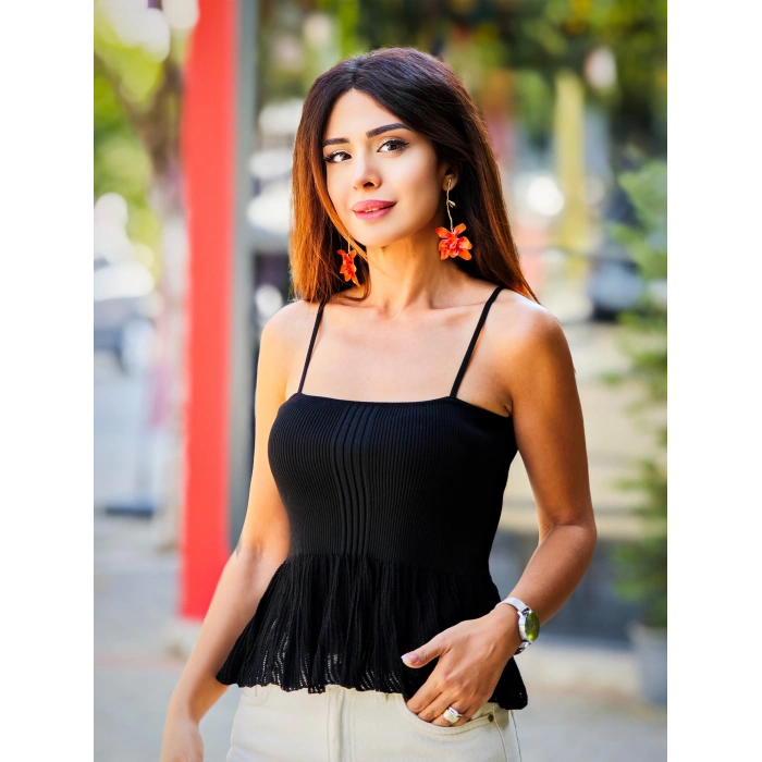 İNCE ASKILI VOLANLI TRİKO BLUZ SİYAH