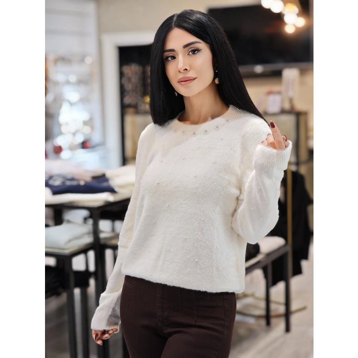 İNCİ DETAY YUMOŞ BEYAZ KAZAK