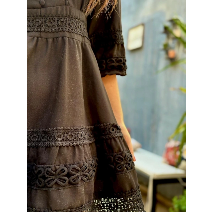 İŞLEMELİ BALON KOL ELBİSE