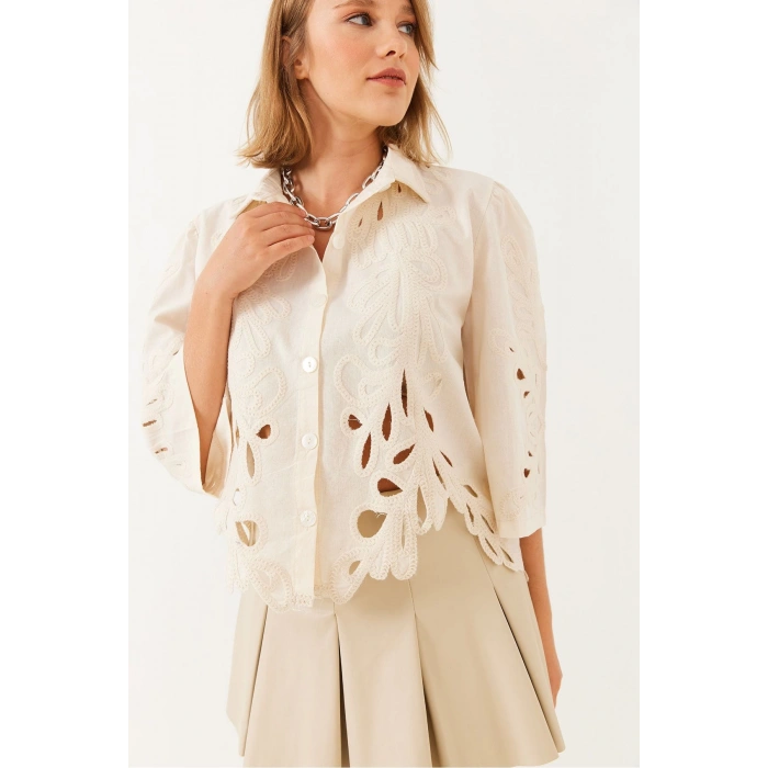 İŞLEMELİ EKRU GÖMLEK