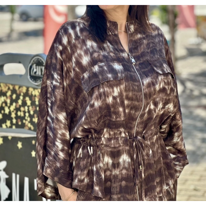 KAHVE DESENLİ FERMUARLI SATEN GÖRÜNÜMLÜ TAKIM