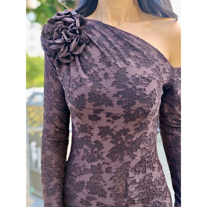 KAHVE GÜL BROŞ DETAYLI TÜL ELBİSE