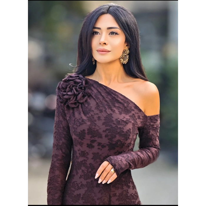 KAHVE GÜL BROŞ DETAYLI TÜL ELBİSE