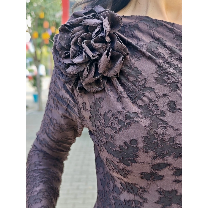 KAHVE GÜL BROŞ DETAYLI TÜL ELBİSE