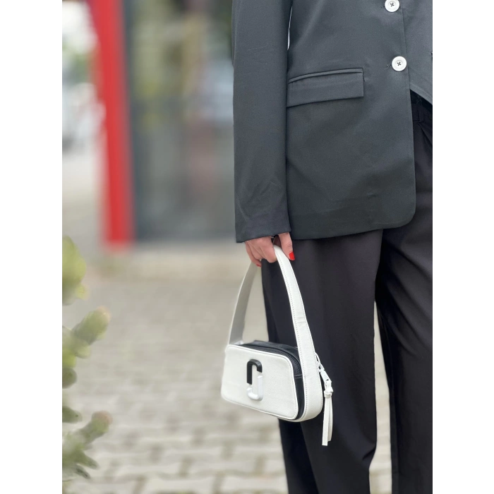 KEMERLİ KAPAKLI SİYAH PANTOLON