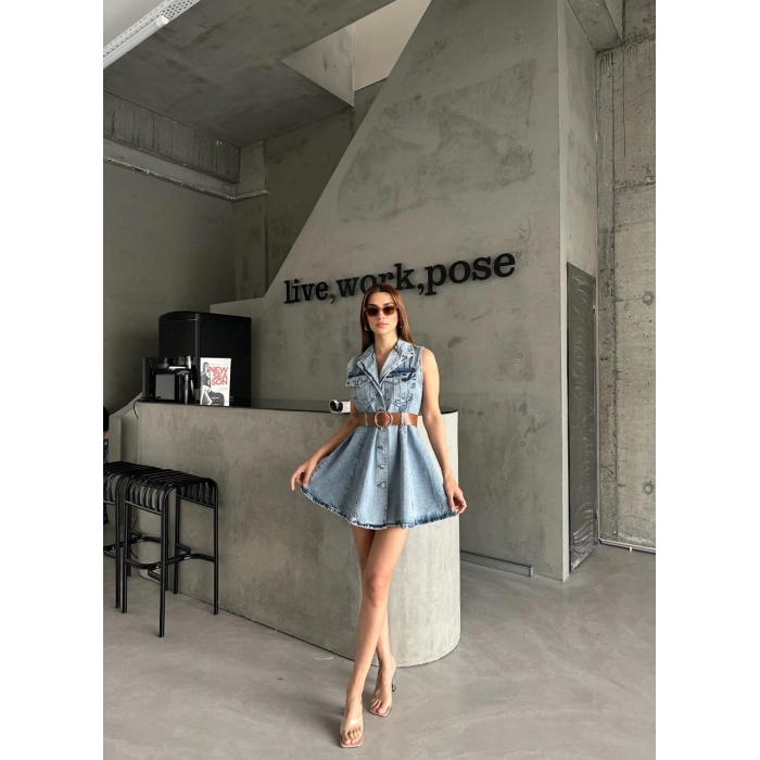 KEMERLİ KOLSUZ KOT ELBİSE