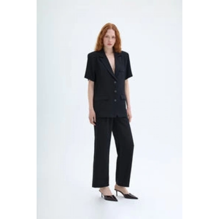 KISA KOL YAZILI BLAZER CEKET