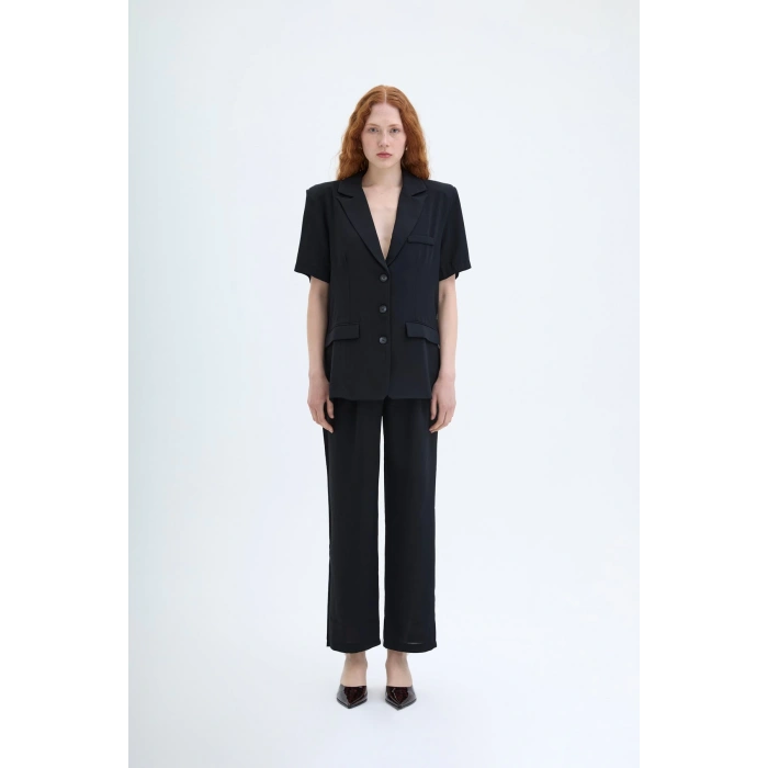 KISA KOL YAZILI BLAZER CEKET