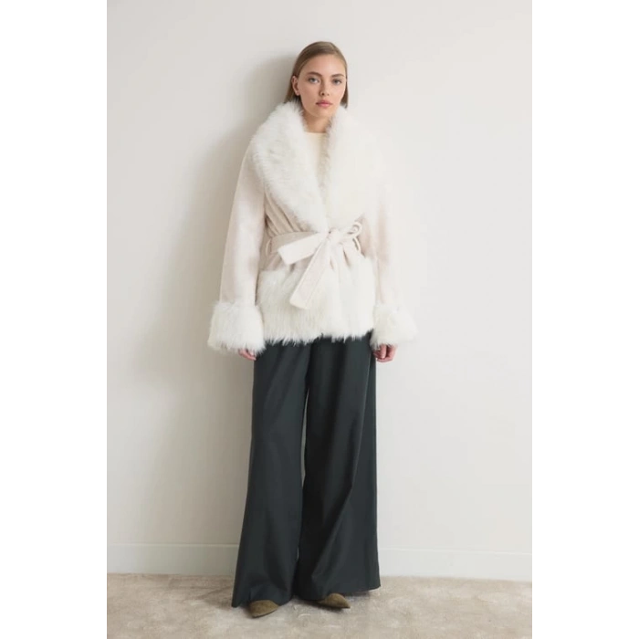 KÜRKLÜ DESENLİ BEYAZ KABAN