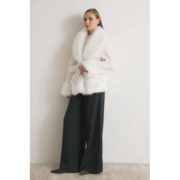 KÜRKLÜ DESENLİ BEYAZ KABAN