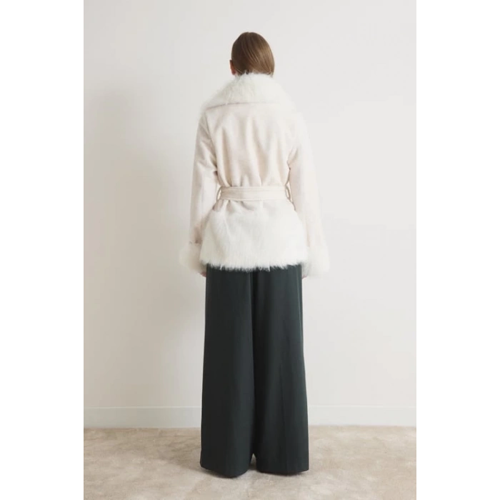 KÜRKLÜ DESENLİ BEYAZ KABAN