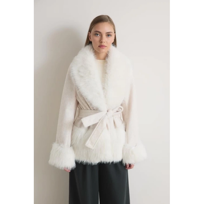 KÜRKLÜ DESENLİ BEYAZ KABAN