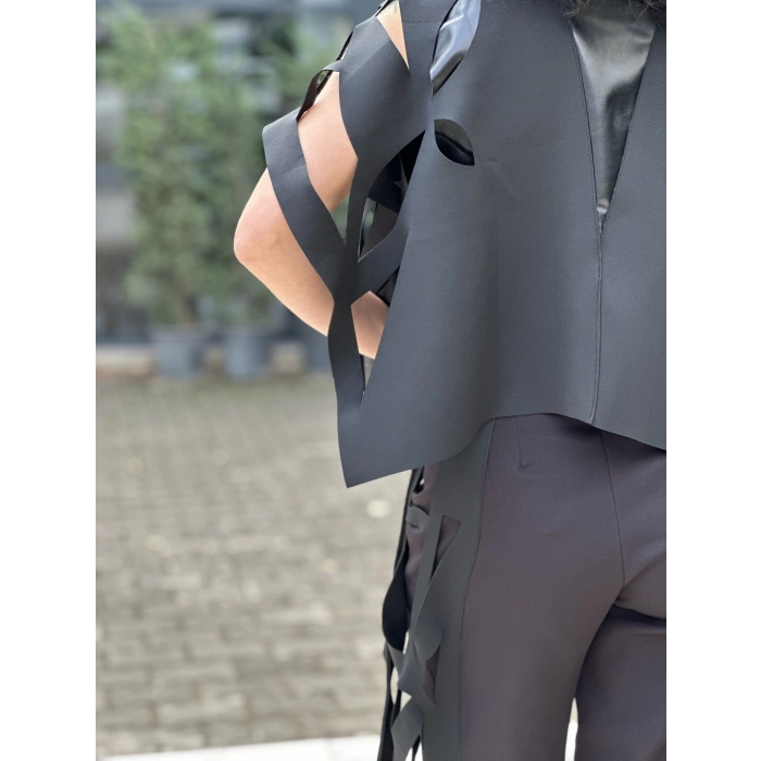 LAZER KESİM DETAYLI TASARIM CEKET