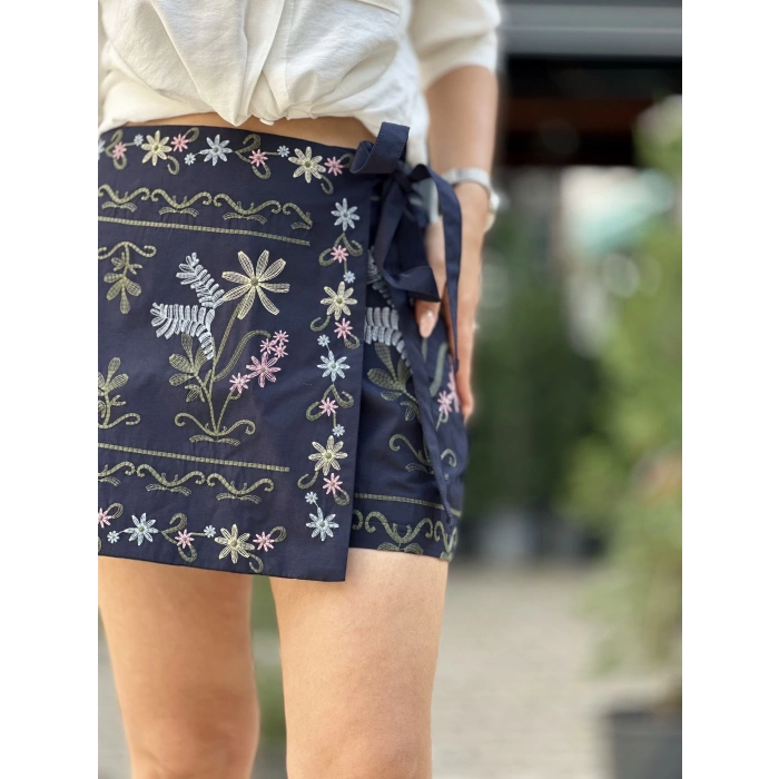 Nakışlı Kruvaze Şort Etek Lacivert