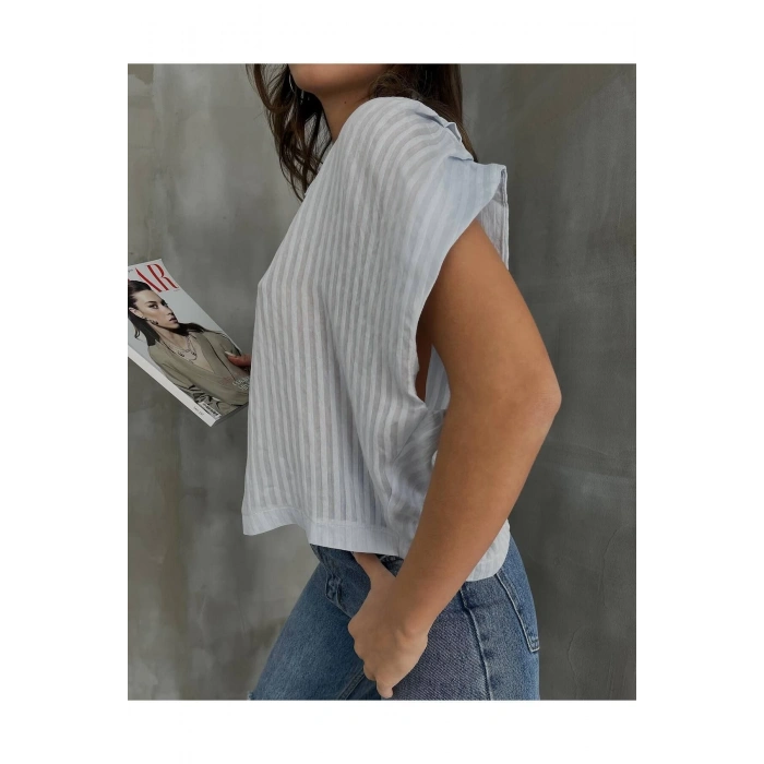 OMUZLARI PİLELİ MAVİ GÖMLEK