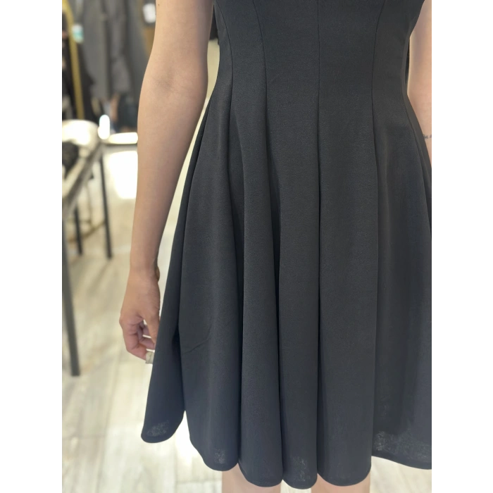 PİLE GEÇİŞLİ SİYAH ELBİSE