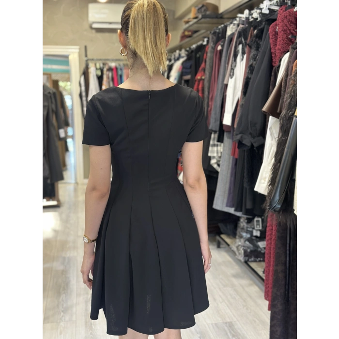 PİLE GEÇİŞLİ SİYAH ELBİSE