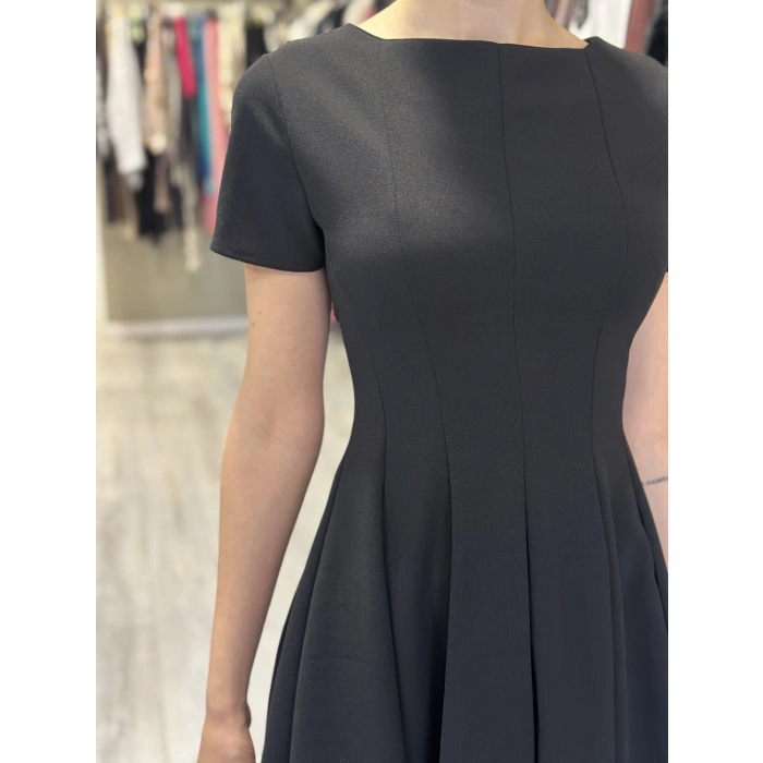 PİLE GEÇİŞLİ SİYAH ELBİSE