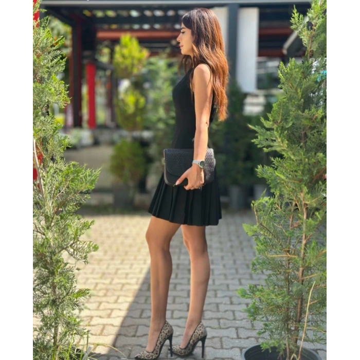 PİLELİ ETEKLİ SİYAH ELBİSE