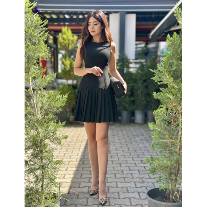 PİLELİ ETEKLİ SİYAH ELBİSE