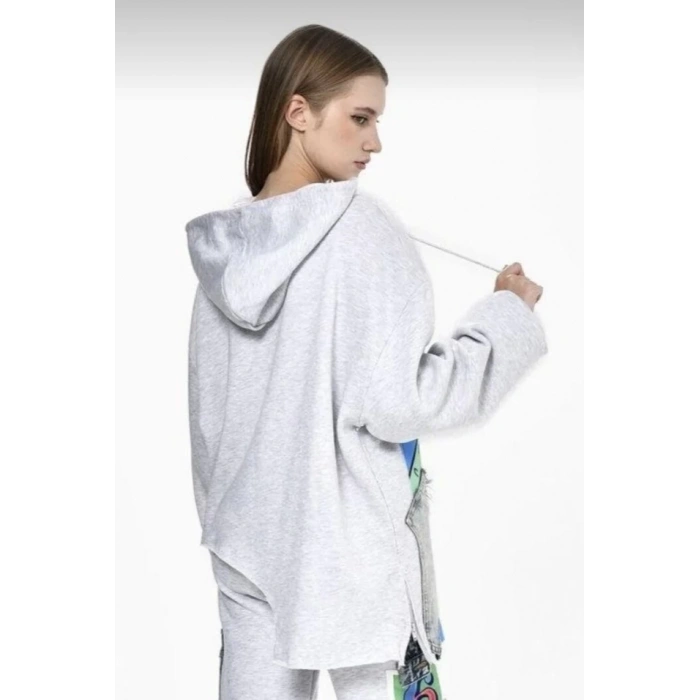 RENKLİ ŞAPKALI BASKILI GRİ SWEAT