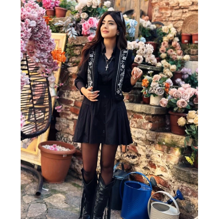 SİYAH BELİ LASTİKLİ ELBİSE