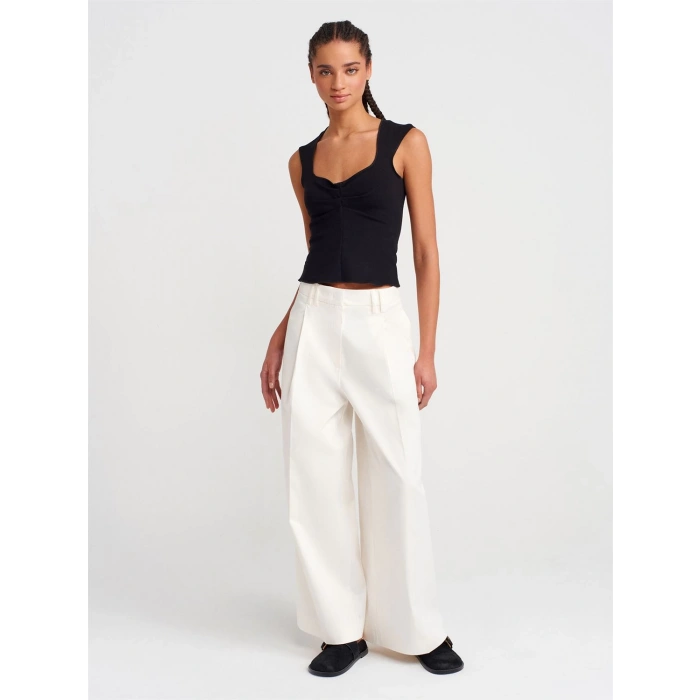 SİYAH BÜZGÜ DETAY BLUZ