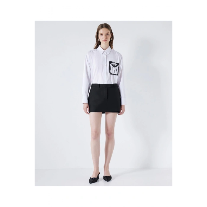 SİYAH CEP PUL İŞLEMELİ GÖMLEK